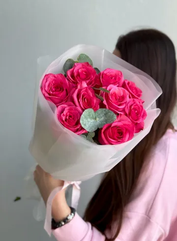 Букет с малиновыми розами &laquo;Такие вечеринки&raquo;  от интернет-магазина цветов в Владивостоке