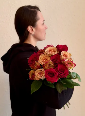 Микс из роз &laquo;Яркий&raquo; от интернет-магазина цветов в Владивостоке