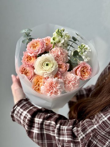 Сборный букет с ранункулюсами &laquo;Ути пути&raquo; от интернет-магазина цветов в Владивостоке