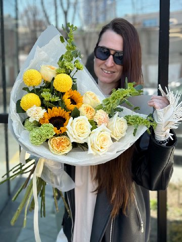 Сборный букет с подсолнухами от интернет-магазина цветов в Владивостоке